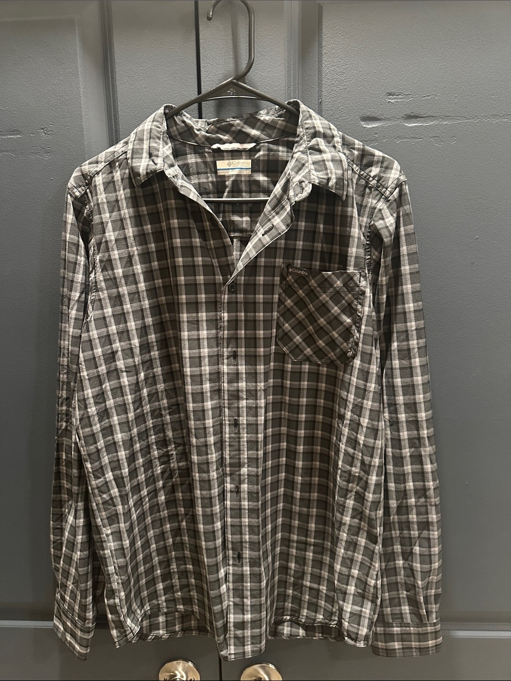 Columbia Men's Gray and White Plaid Button-Down Shirt